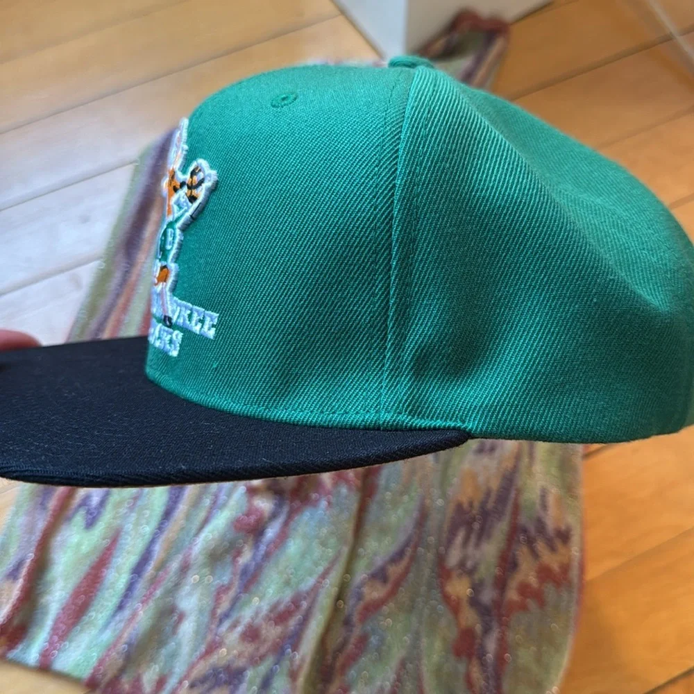 NWOT Mitchell Ness Milwaukee Bucks hat